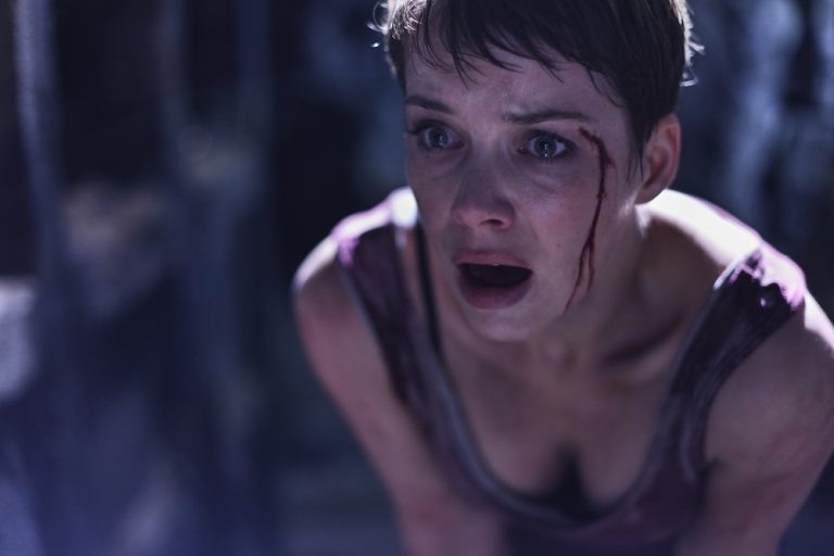 ANDREA OSVART "Aftershock" (©Sobras.com Producciones)