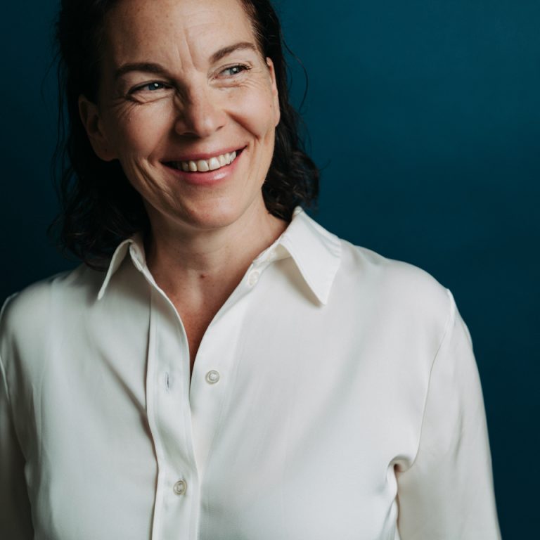 VICTORIA MAYER (© Joel Heyd)