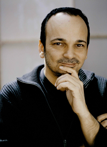 MENNAN YAPO (© Mathias Bothor) SPIELKIND