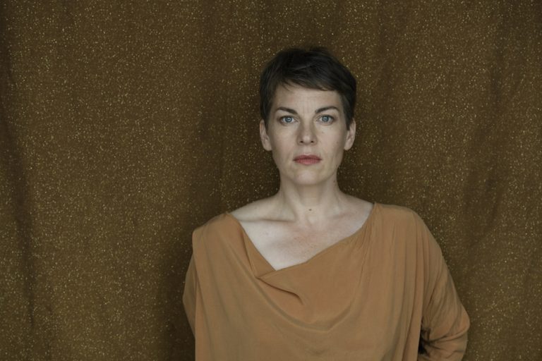 VICTORIA MAYER (© Jeanne Degraa)