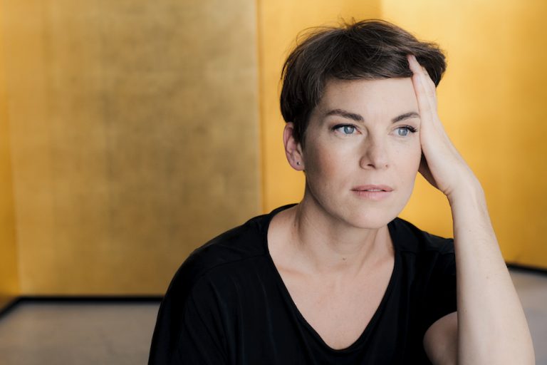 VICTORIA MAYER (© Christian Hartmann)