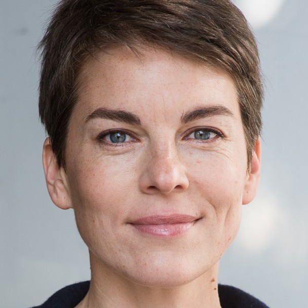 VICTORIA MAYER (© Alan Ovaska)