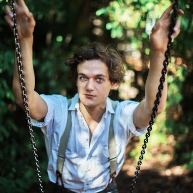 LUCAS ENGLANDER (© Vakat)