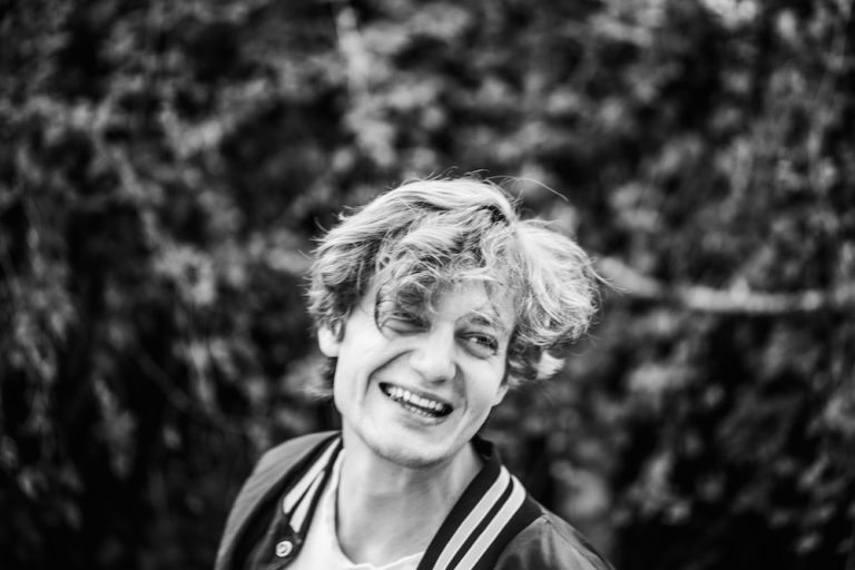 LUCAS ENGLANDER (© Vakat)