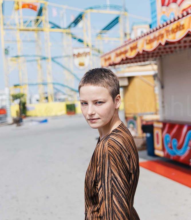 DEVRIM LINGNAU (Elena Zaucke)