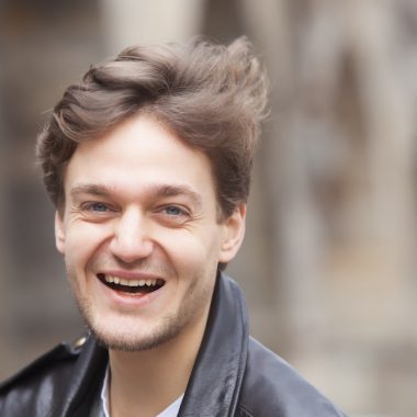 LUCAS ENGLANDER (© Frank Chmura)