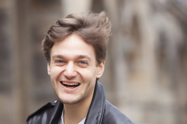 LUCAS ENGLANDER (© Frank Chmura)