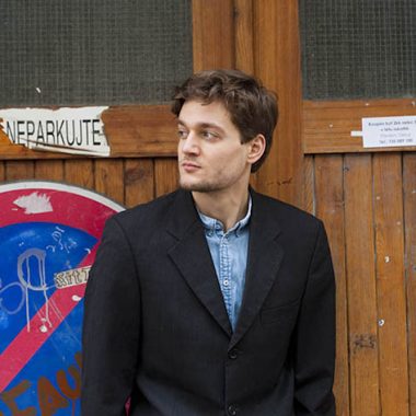 LUCAS ENGLANDER (© Frank Chmura)