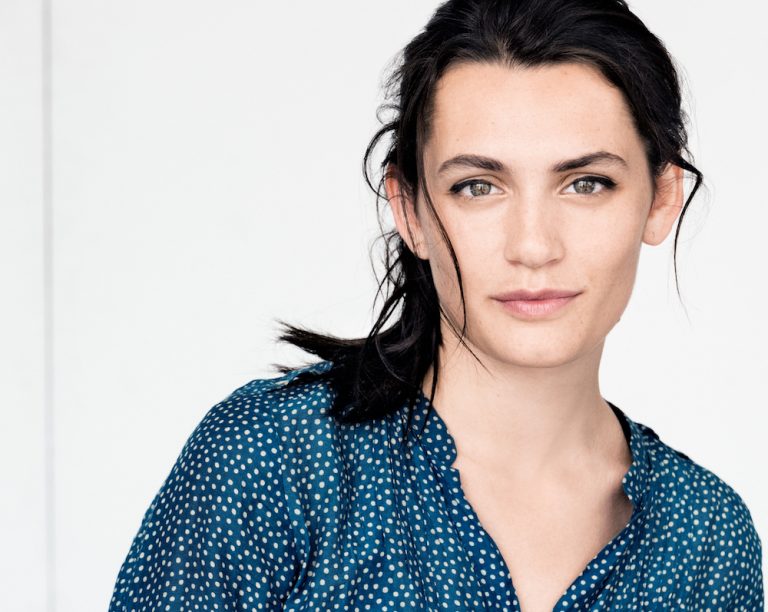 ELLA RUMPF: (© Mathias Bothor)