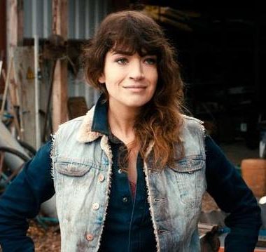 Mirko trifft auf Cousine Luzi. | Bild: NDR / Tamtam Film