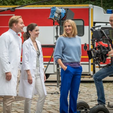 Drehstartfoto zu einer neuen Folge Praxis mit Meerblick „Familienbande“
