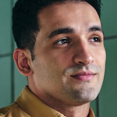 Hassan-Akkouch_Nils-Schwarz_B52A1071