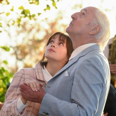 2 Marija (Emilia Schüle) und Curt (Günther Maria Halmer) – Copyright Zieglerfilm Baden-B aden Ivan Maly KopieCropped