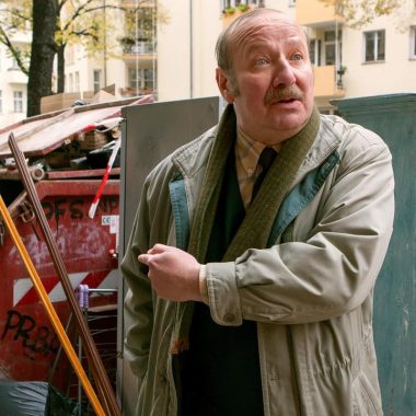 der-hausbesitzer-waselitzki-ist-stinksauer-100__v-varxl_1b3a67