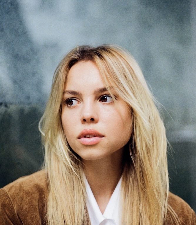 LEA ZOE VOSS (© Sasha Ilushina)